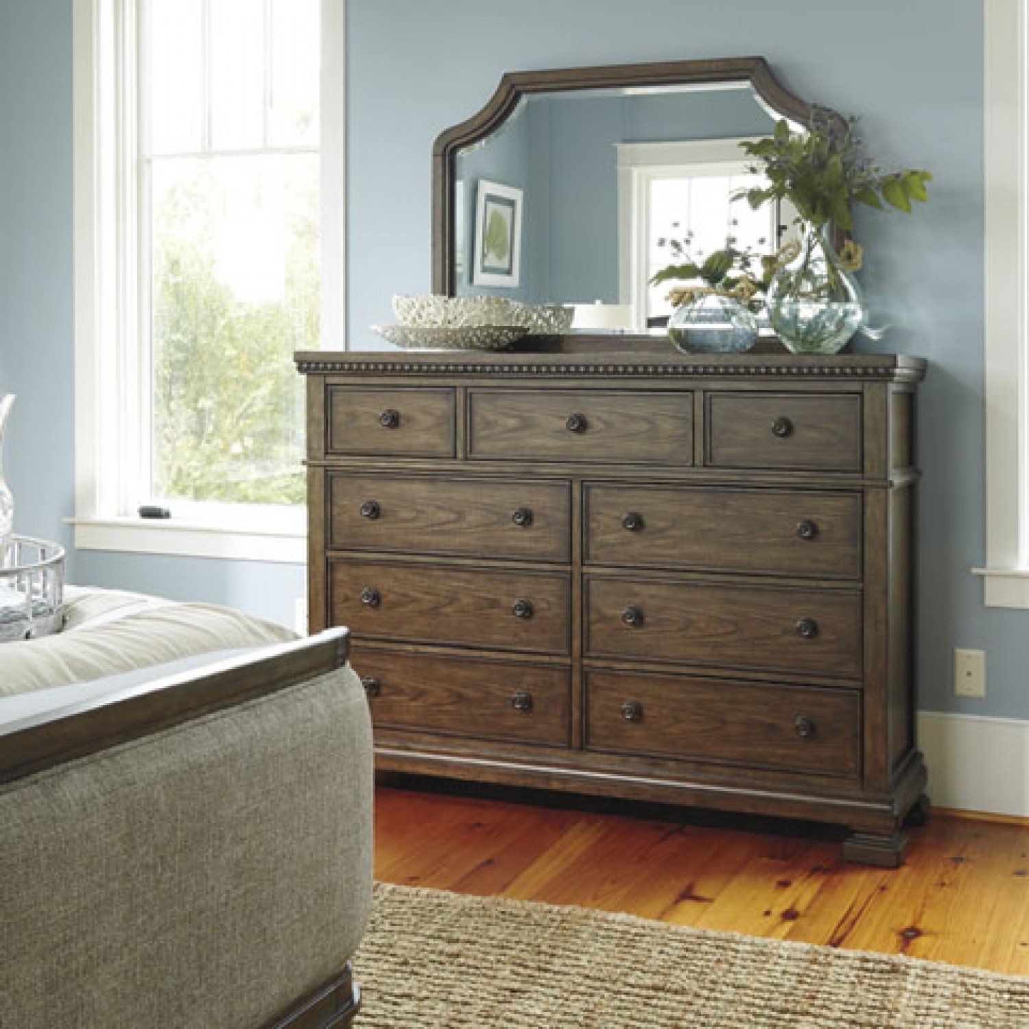 КОМОД LARRENTON B690-31 GRAYISH BROWN
