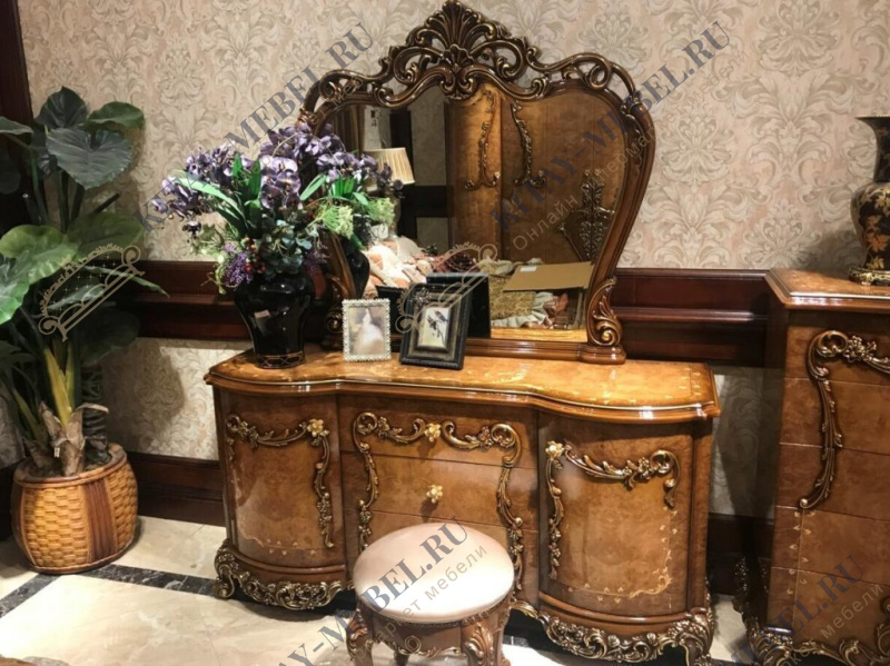 Стол туалетный с зеркалом Лиана (орех)