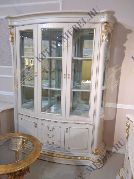 ВИТРИНА 3-ДВЕРНАЯ (БЕЗ КОРОНЫ) БЕЛЫЙ С ЗОЛОТОМ ИЗАБЕЛЛА CARPENTER 208